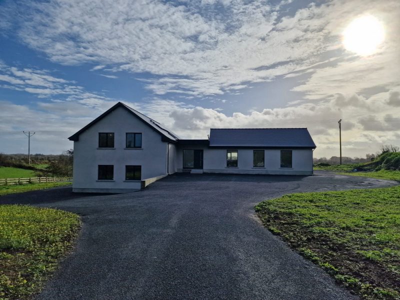 Modern Split Level home 002-26